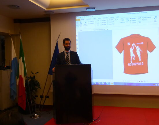 I giovani del Rotaract si presentano in una serata internazionale