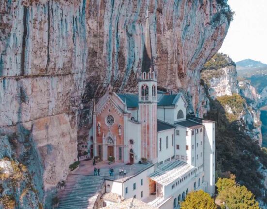 Gita al Santuario della Madonna della Corona a Spiazzi di Monte Baldo