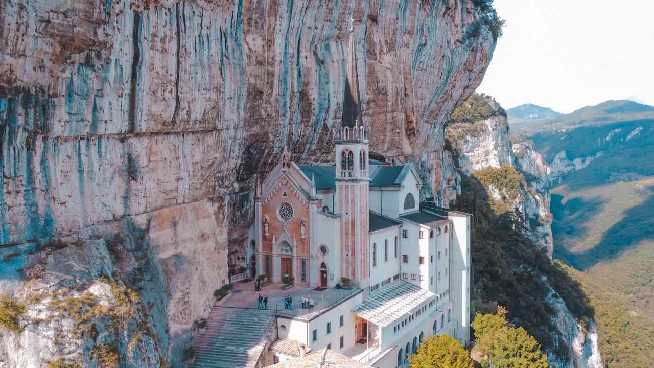 Gita al Santuario della Madonna della Corona a Spiazzi di Monte Baldo